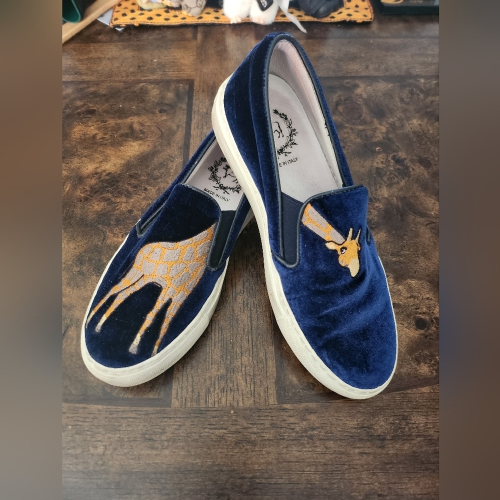 Del Toro Giraffe Embroidery Slip On Sneakers size 5